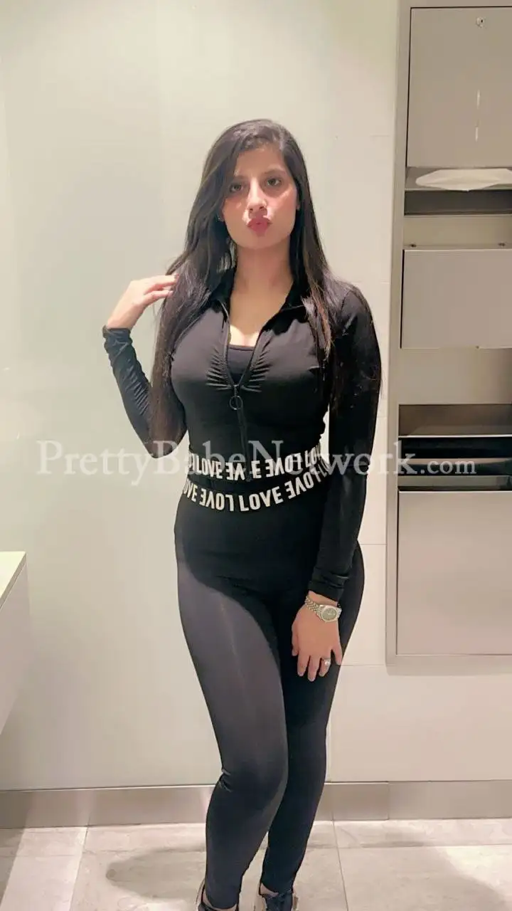 Priyanshi—Sweet Indian Premium College Escort in Andheri Available for 15K